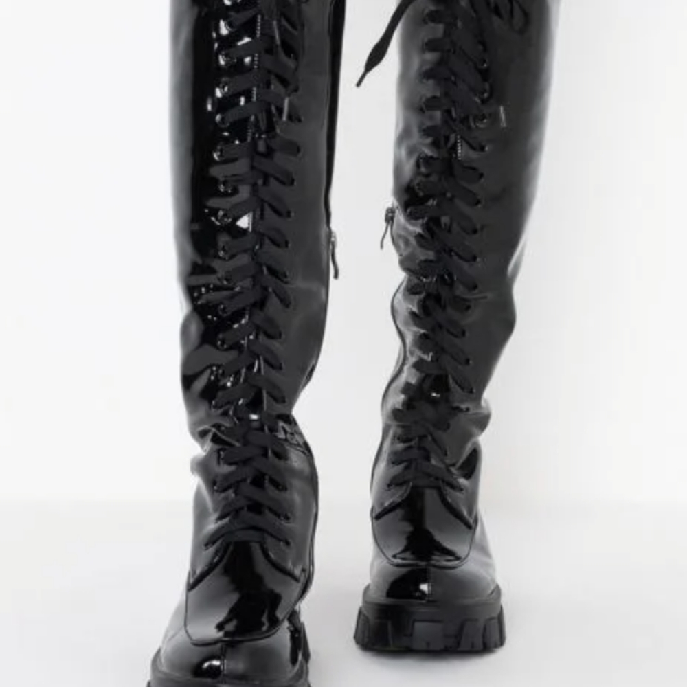 Boots - Picture 3 of 10
